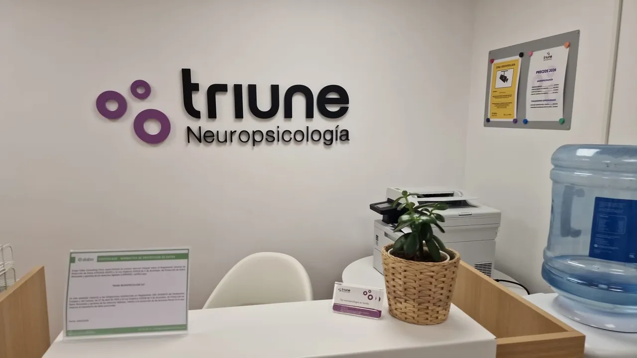 Rótulo de letras corpóreas de Triune realizado por El Lado Creativo
