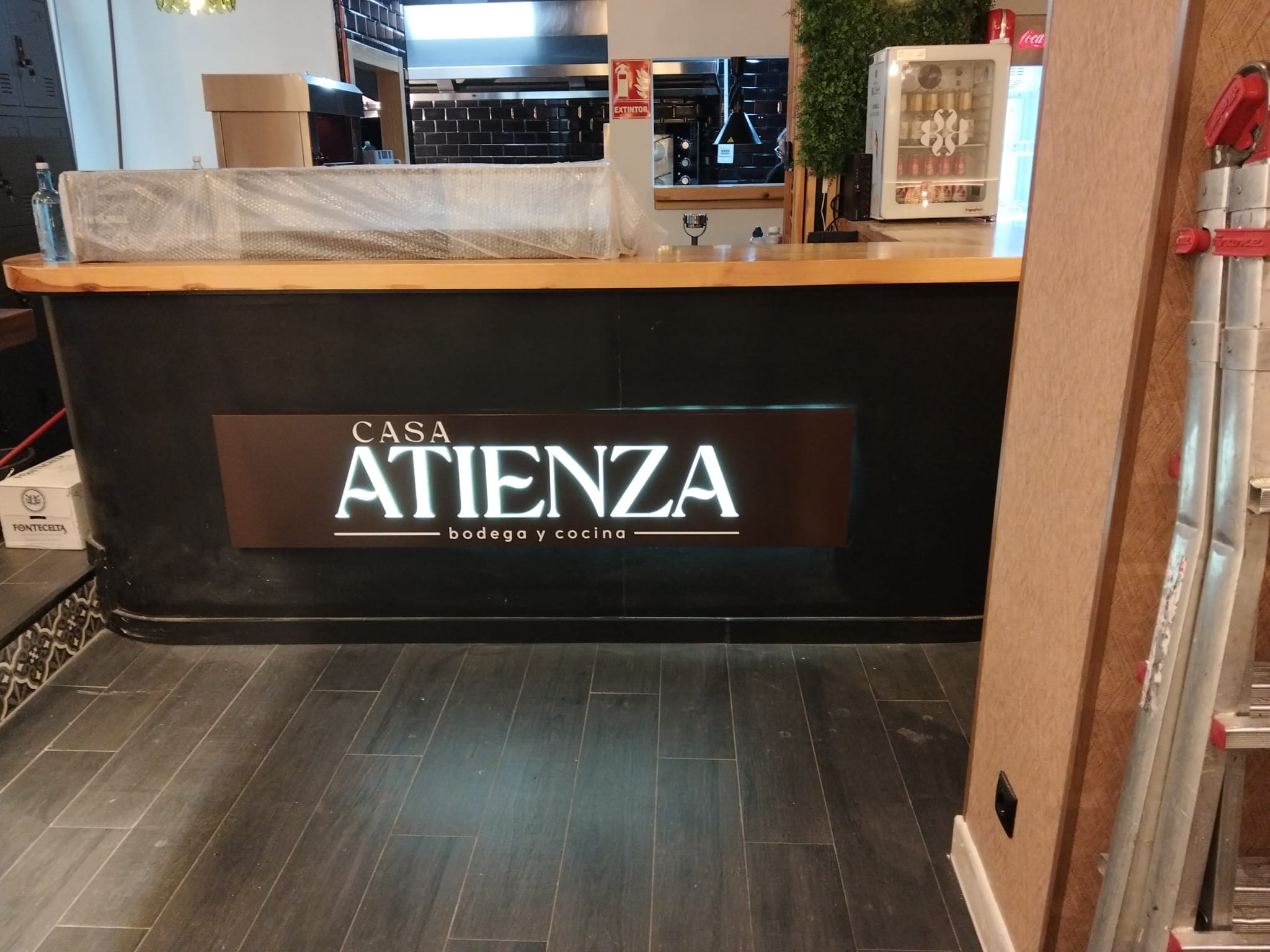 Rótulo de Casa Atienza para el interior del establecimiento