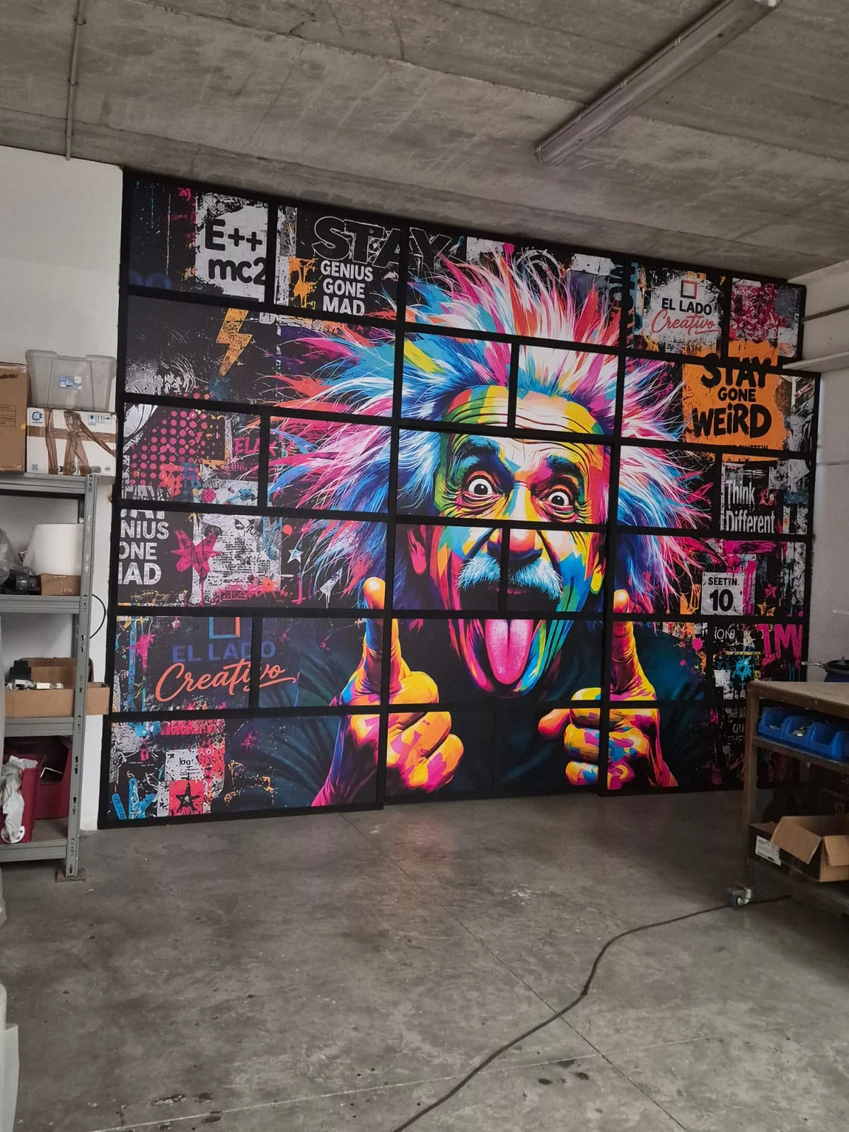 Espacio en preparación para el próximo showroom de ropa laboral y merchandising de El Lado Creativo