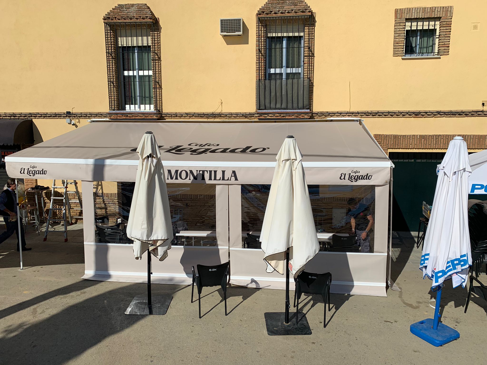Toldo con cerramiento Bar Montilla El Legado